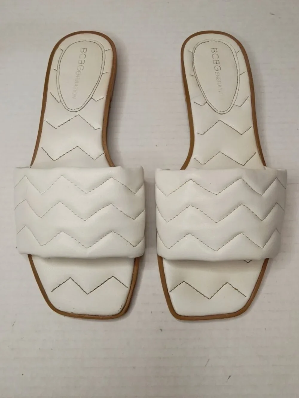 BCBGeneration White Chevron Quilted Square Toe Slide Sandals Women's Size 8.5